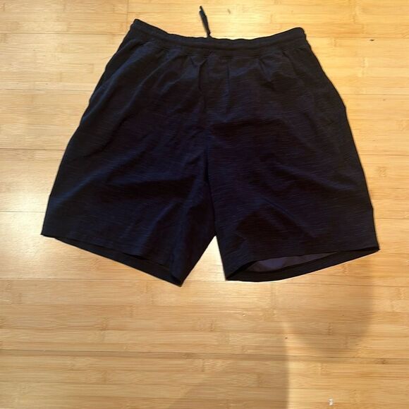 Lululemon Men's Black Athletic Shorts - Picture 3 of 3